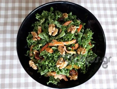 Η συνταγή της ημέρας: Κέιλ με καρύδια, λωτό και ταχίνι